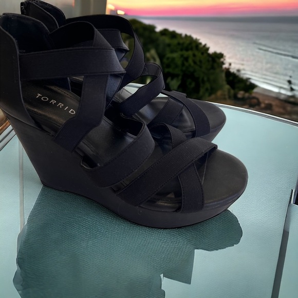 Torrid Black Stretchy platform wedge sandals. Zip up heel. Easy on off. 9.5 Wide - Picture 3 of 15